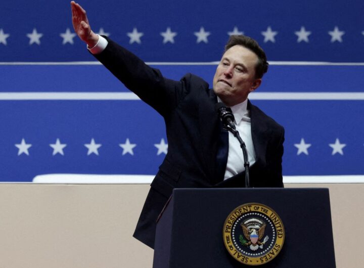 elon musk saluto romano