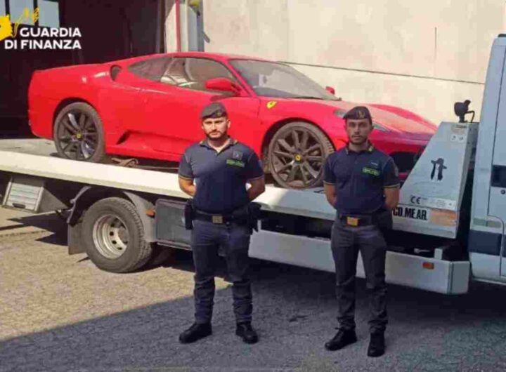 La Toyota modificata sembra una Ferrari