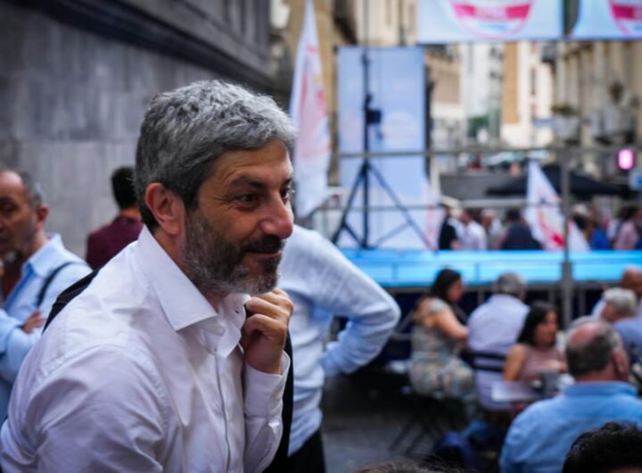 Elezioni Regionali a -7, irrompe il condono edilizio: ecco i punti chiave della polemica, nella foto Roberto Fico