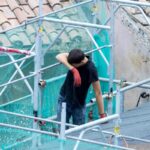 operaio al lavoro sotto il sole