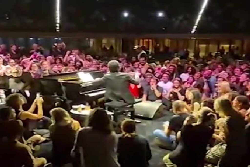 Nick Cave sul palco all'Auditorium di Roma