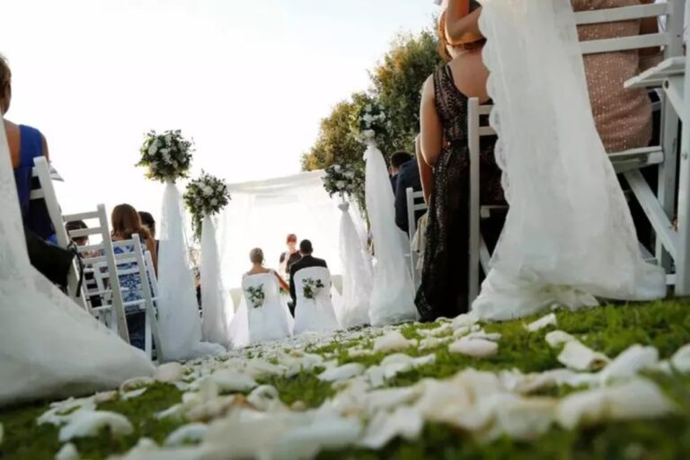 Matrimonio e cresima nello stesso ristorante, scoppia la rissa per gli ...