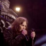 Ozzy Osbourne sul palco durante il suo ultimo concerto