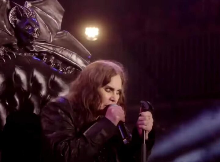 Ozzy Osbourne sul palco durante il suo ultimo concerto