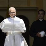 Leone XIV riporta il latino a Messa, evviva ma dice no a mogli e donne prete: dove va la Chiesa?, nella foto papa leone XIV