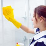 pulisci così i vetri della doccia: brilleranno