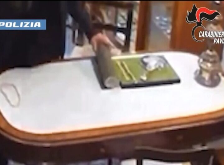 donna ruba gioielli milano