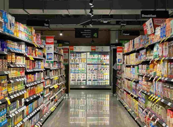 scaffali di supermercato