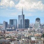 Milano calamita dei ricchi, Italia paradiso fiscale, ecco come ci vedono all’estero, nella foto la skyline di milano