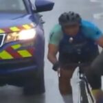 Finto corridore al Tour de France prova a tagliare il traguardo
