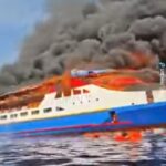 traghetto in fiamme in indonesia