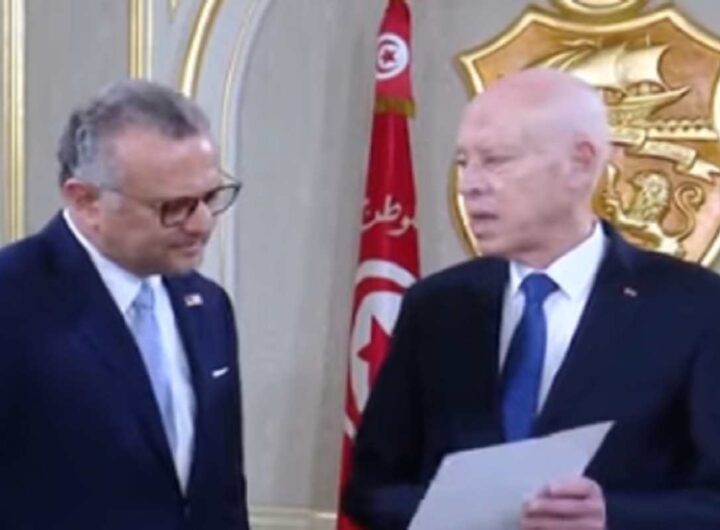 Il presidente della Tunisia mostra all'inviato di Trump le foto dei bambini di Gaza