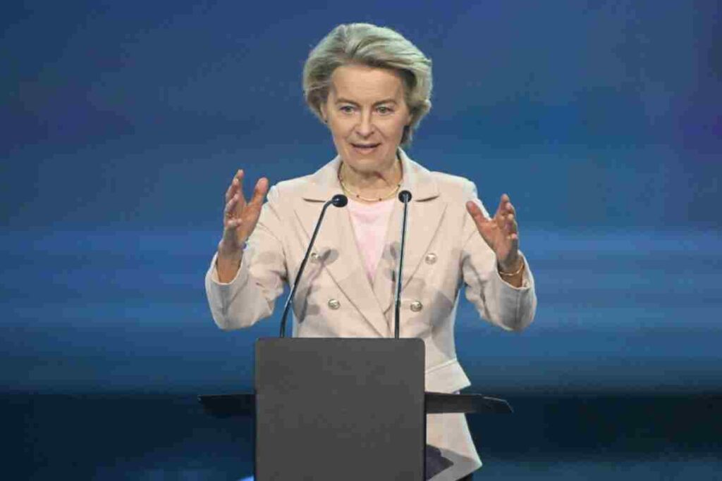 Europa vassalla e rinascita degli imperi, ci aspetta un brutto futuro: dove ci porterà il fallimento dell’Unione? Nella foto Ursula von der Leyen