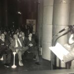 Agnelli un editore d’altri tempi: la Stampa, il mito di De Benedetti e altri aneddoti, nella foto Giorgio Fattori a sin., poi Michele Torre, Gianni Agnelli, Antonello Perricone, Marco Benedetto al microfono