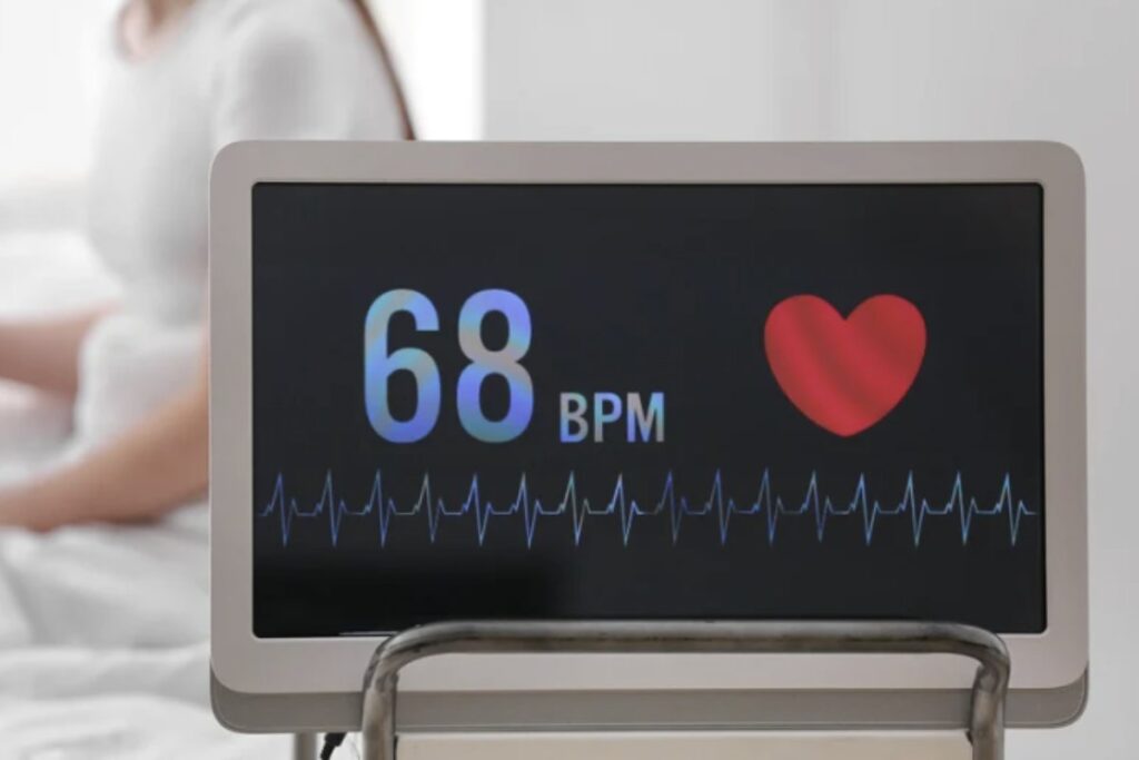 Questo valore, che corrisponde al numero di battiti cardiaci al minuto in condizioni di totale quiete, può fornire preziose informazioni sullo stato di benessere