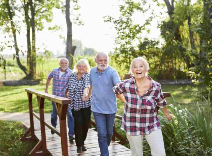 Partire per una vacanza di gruppo rappresenta per molti anziani single un’occasione ideale per combattere la solitudine