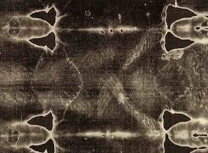 La Sindone di Torino è il lenzuolo che avvolse Gesù nel sepolcro o un falso medievale? Le rivelazioni continuano