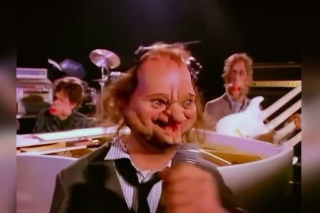 Un fotogramma del video di Land of Confusione dei Genesis, con i pupazzi animati che sono la caricatura dei membri della band