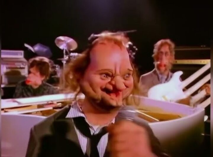 Un fotogramma del video di Land of Confusione dei Genesis, con i pupazzi animati che sono la caricatura dei membri della band