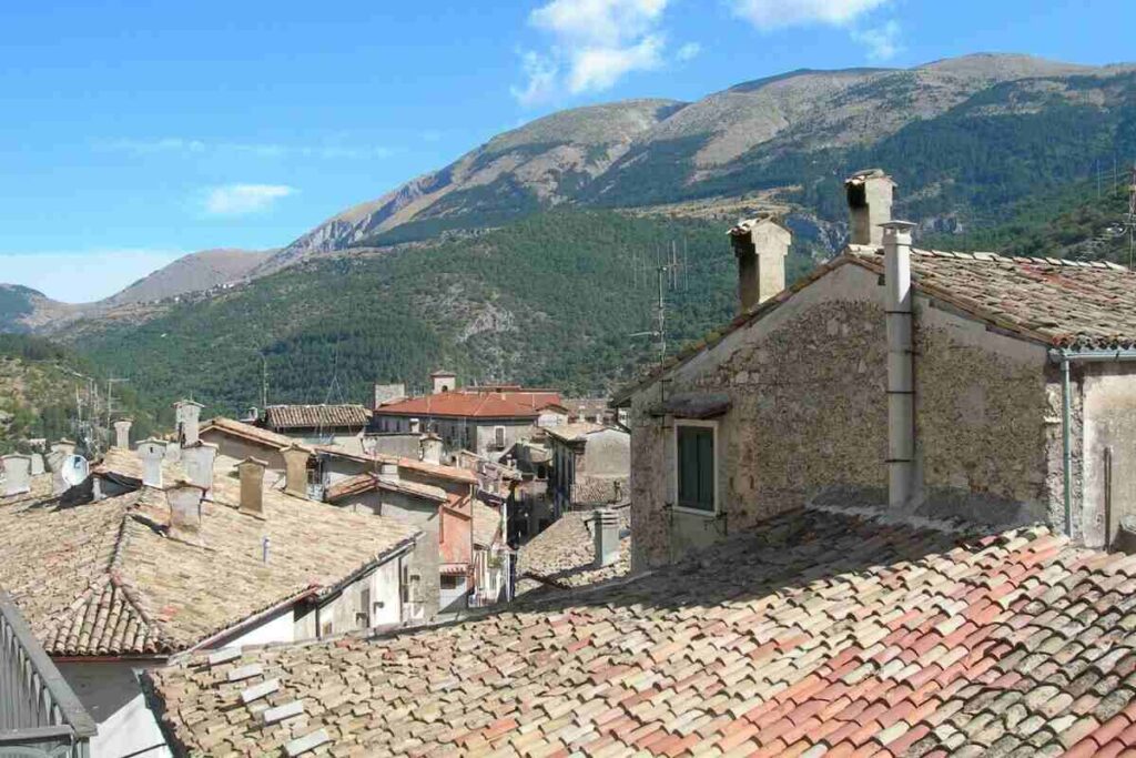 uno scorcio di Castrovalva in Abruzzo