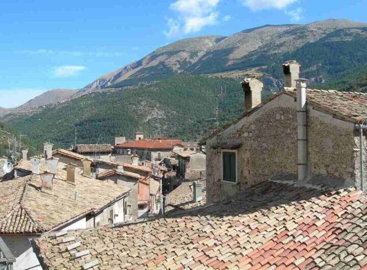 uno scorcio di Castrovalva in Abruzzo