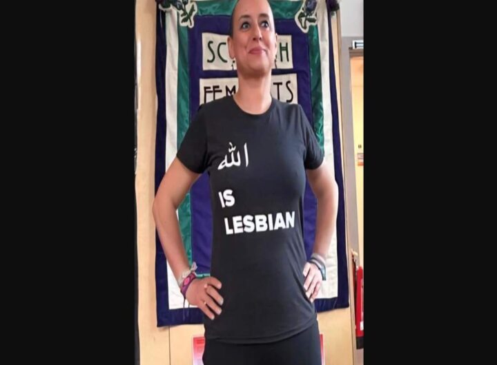 L'attivista con la maglietta incriminata