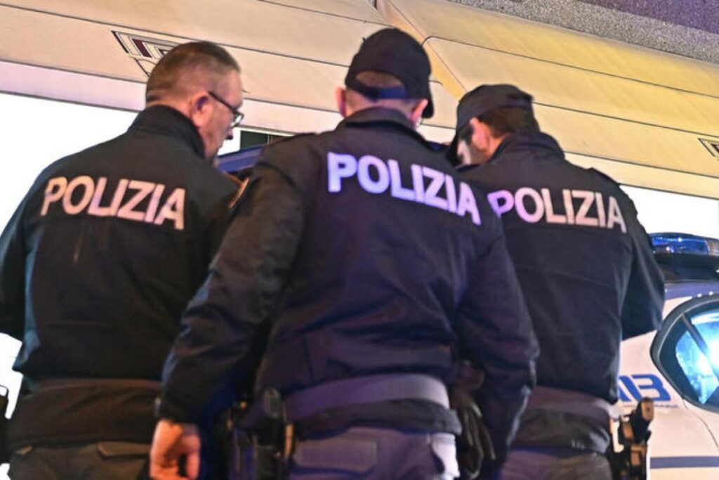 polizia in divisa