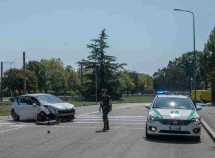 Milano, auto investe e uccide donna di 71 anni: i 4 minorenni a bordo scappano a piedi