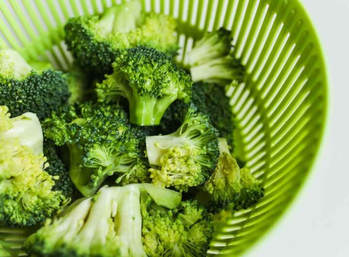 una porzione di broccoli