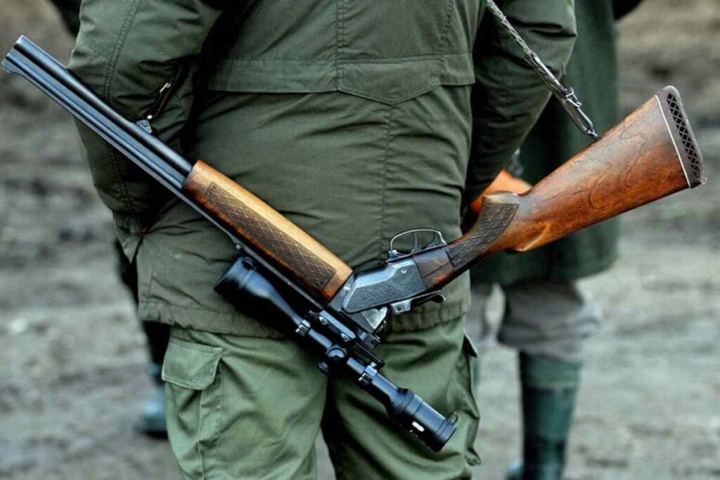 Cacciatore di spalle