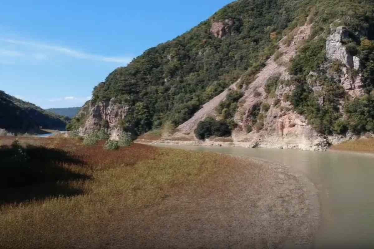 Il canyon italiano che sembra uscito dall’Arizona: il segreto meglio custodito degli amanti della natura