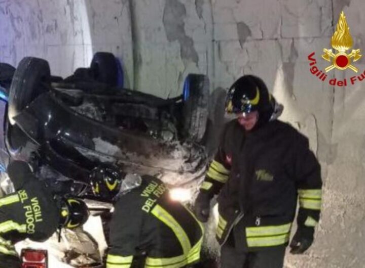 auto rbaltata sulla a23