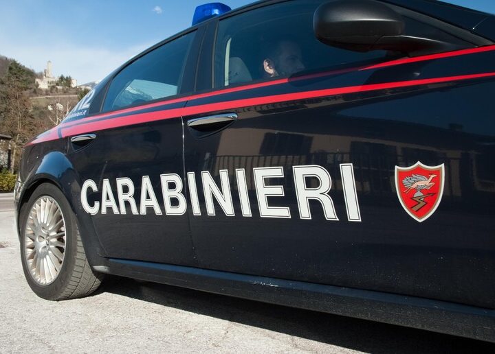 Un'auto Carabinieri