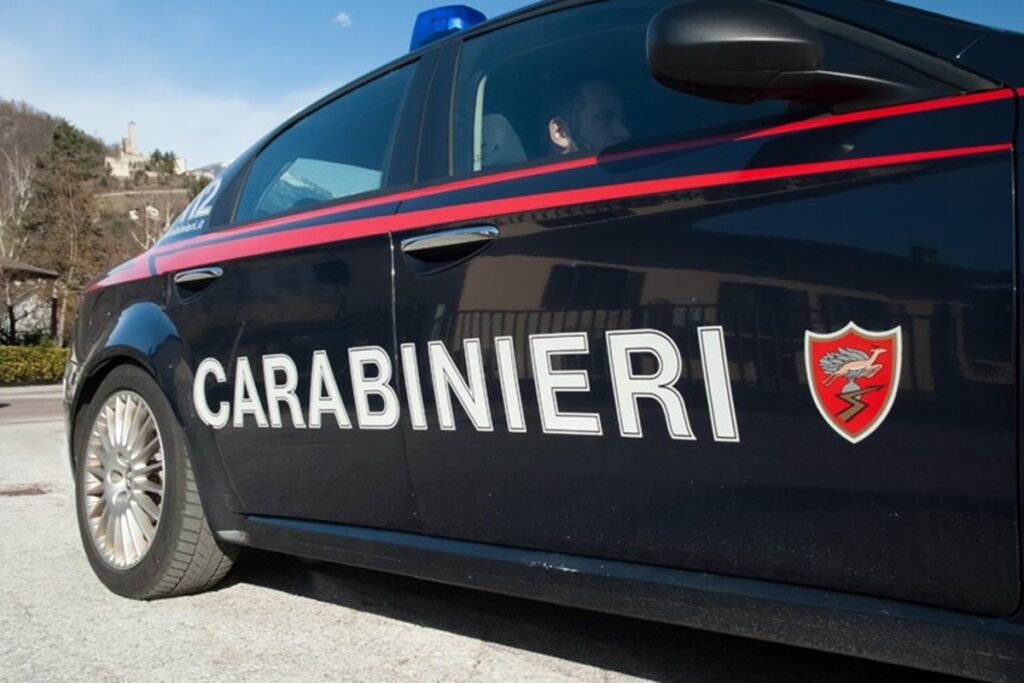 Una volante dei carabinieri