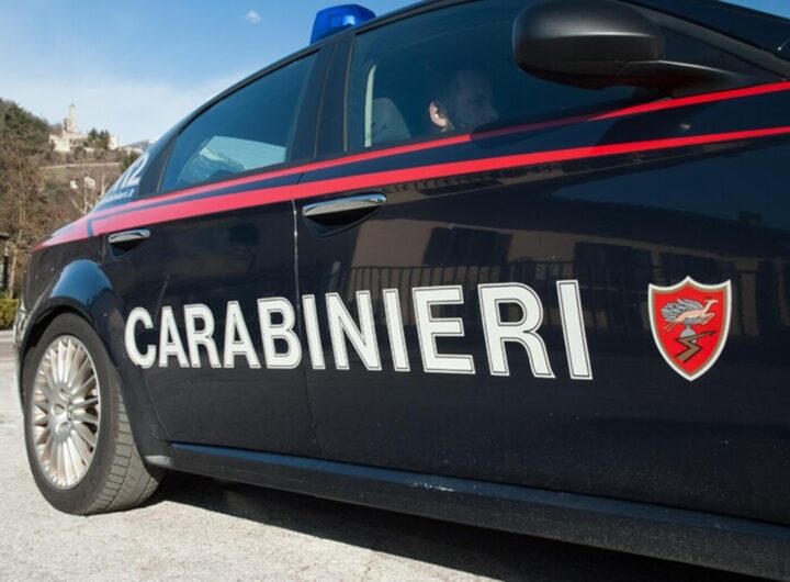 Una volante dei carabinieri