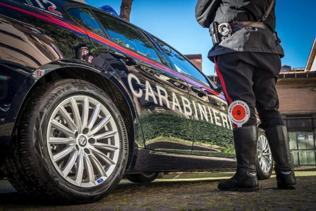 Una volante dei carabinieri