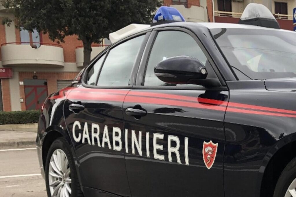 Una volante dei carabinieri