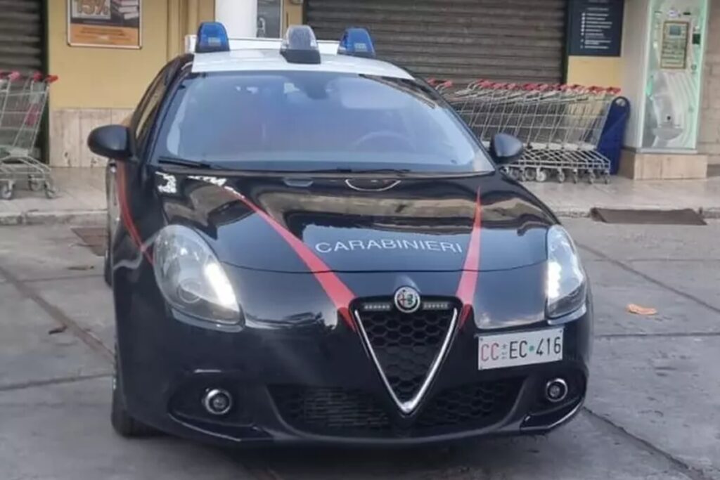 Una volante dei carabinieri