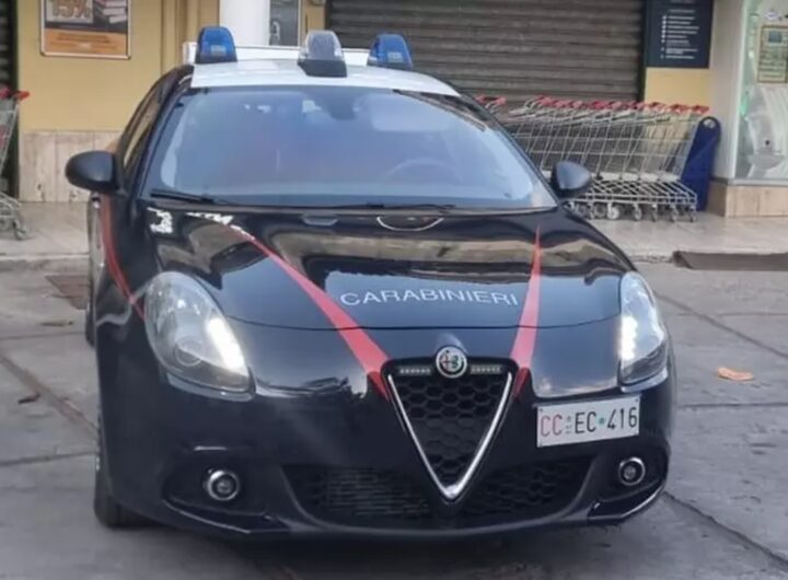 Una volante dei carabinieri