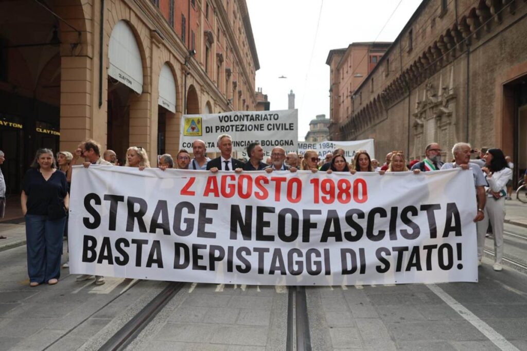 corteo a bologna per ricordare la strage
