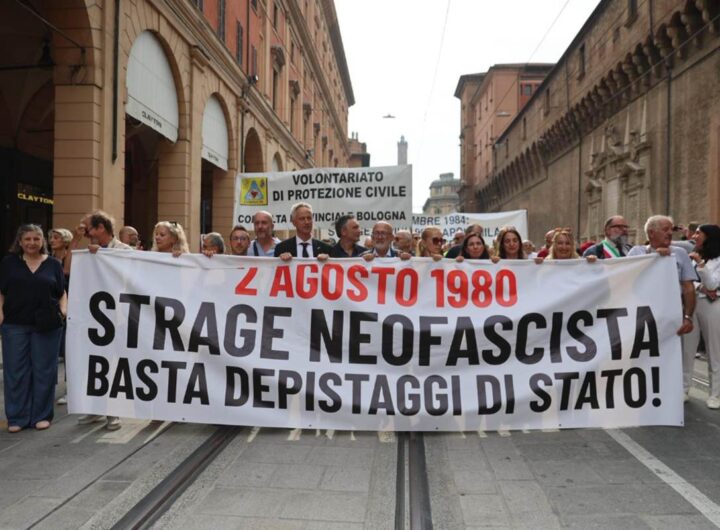 corteo a bologna per ricordare la strage