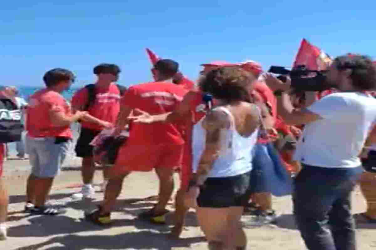 La svolta del sindacato, Sbarra da CISL a Chigi, Landini degli scioperi pensa al dopo CGIL, nella foto bagnini in corteo a Rimini