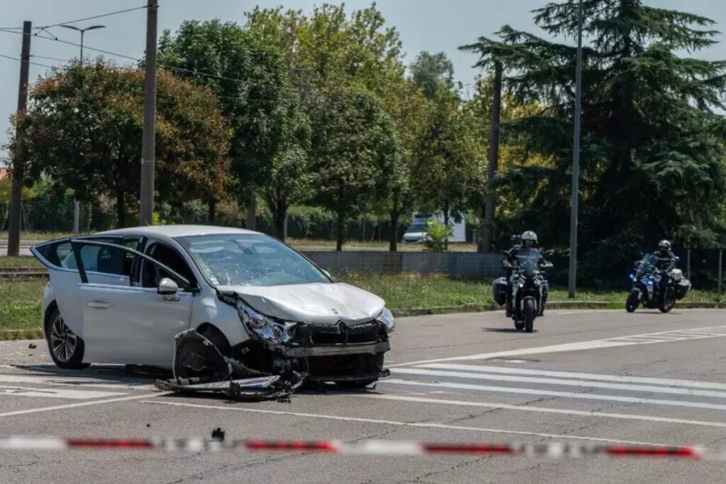 donna uccisa milano auto ragazzini