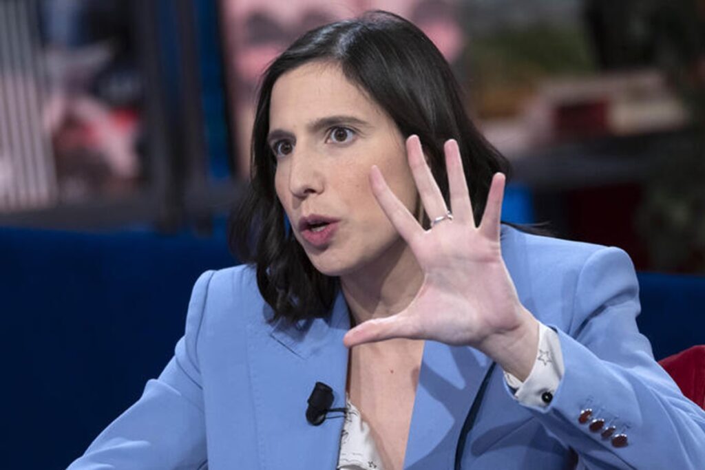 Domenica storica: Pd contro Pd, Riformisti in assemblea a Prato, il Correntone pro Schlein a Montepulciano, nella foto Elly Schlein