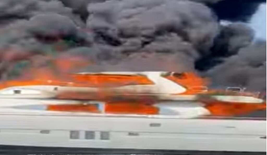 Lo yacht andato a fuoco a Formentera