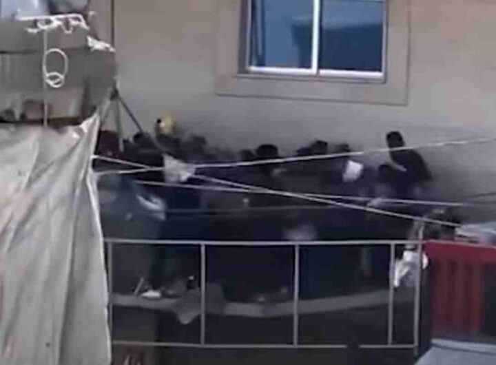 Il crollo del balcone a Gaza City