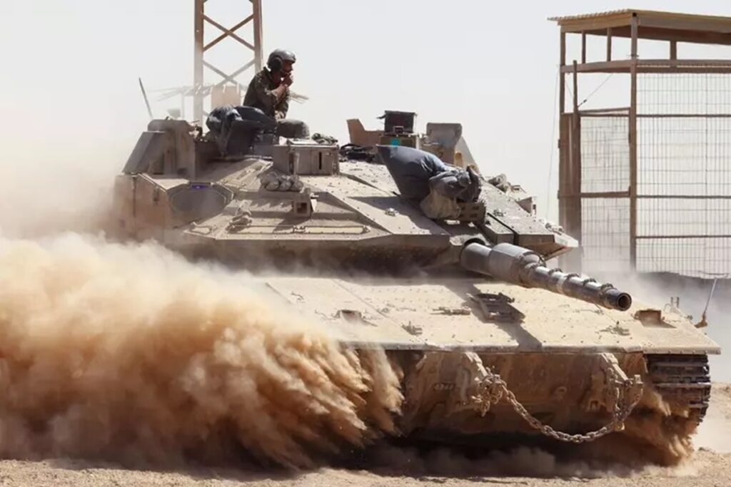 La fine del mondo è imminente? Manca un quarto di secolo: tutti i particolari in un libro appena uscito , nella foto carro armato a Gaza