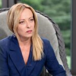 Giorgia Meloni ha deluso gli oppositori: un gran bel discorso, niente lite con Salvini, nella foto giorgia meloni in blu