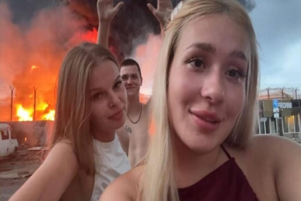 Il video delle due influencer russe che si filmano dopo un attacco di droni ucraino