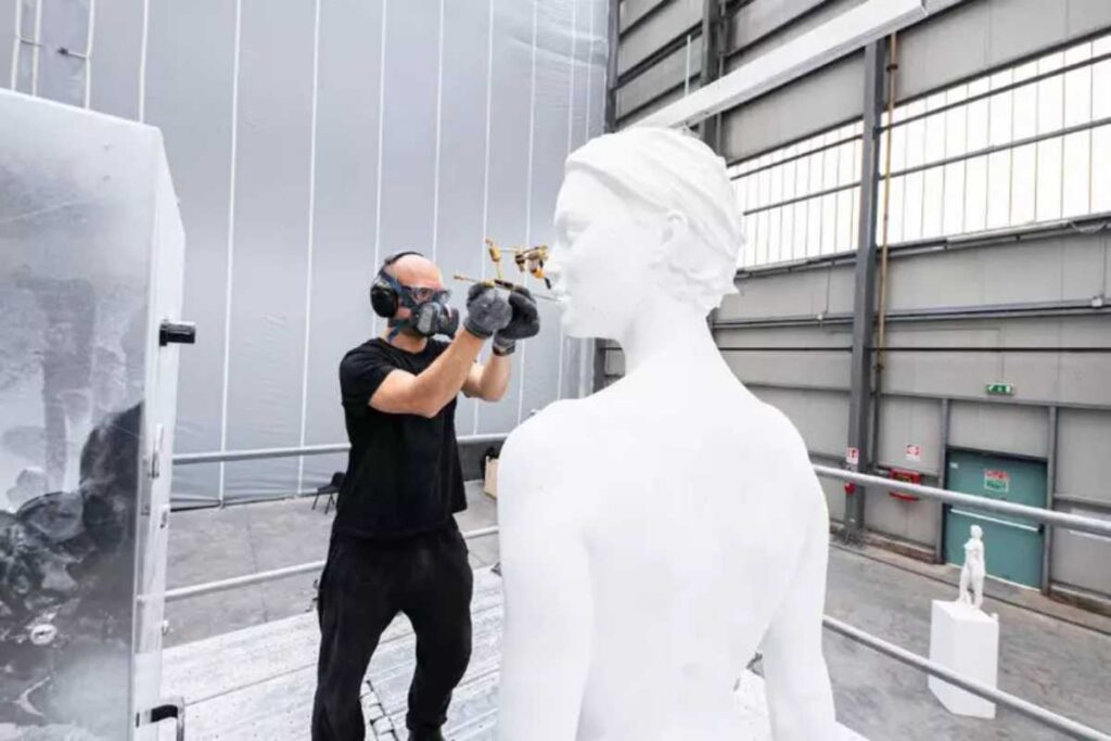 Lo scultore Jago all'opera